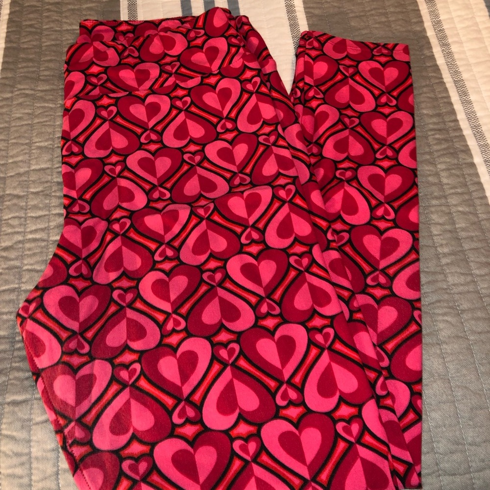 LuLaRoe Tall & Curvy heart Leggings
